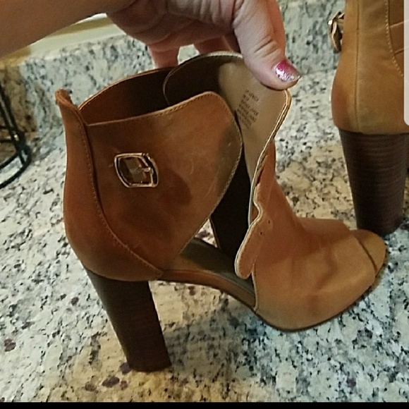 VINCE CAMUTO PEEP TOE -NWOT - Picture 7 of 8